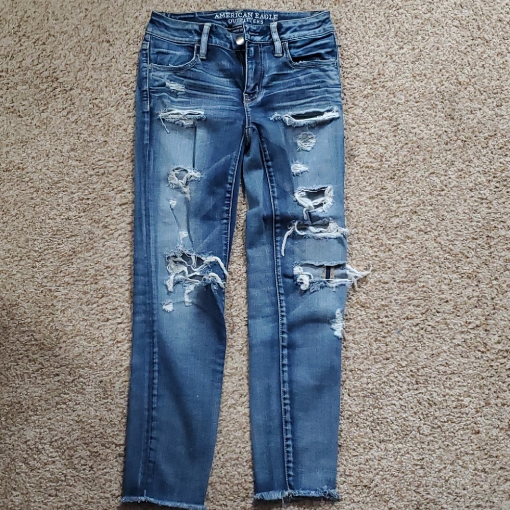 AMERICAN EAGLE JEANS